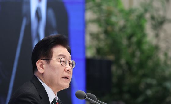 신년 기자회견 답변하는 이재명 대통령