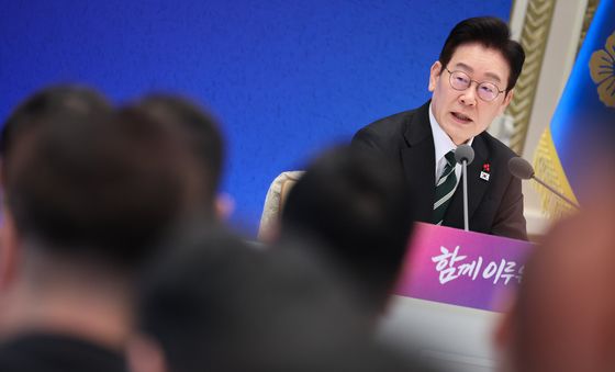 李대통령 '신년 기자회견 답변'