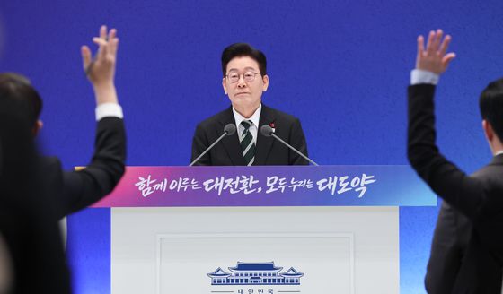 신년 기자회견 질문 받은 이재명 대통령