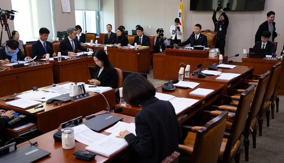 법사위 법안심사1소위 '국힘 불참 속 개의'