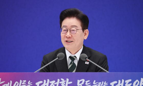 미소 짓는 이재명 대통령