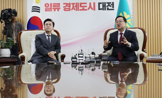 행정통합 긴급 회동하는 이장우-김태흠