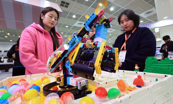 코딩으로 만들어진 레고교구