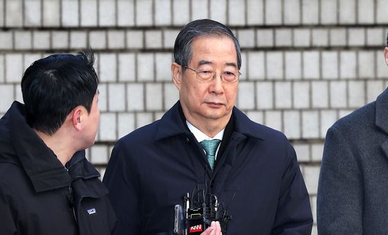 한덕수, 1심 선고 앞두고 묵묵부답 출석