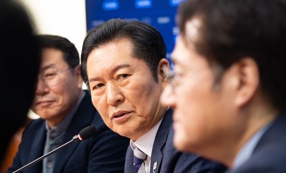 홍익표 청와대 정무수석 바라보는 정청래 민주당 대표