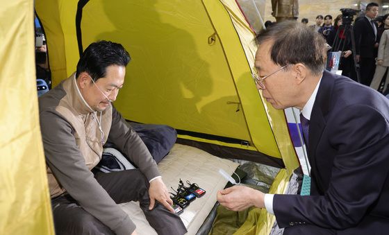 대화하는 장동혁·이석연