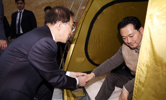 국민통합위원장과 대화하는 장동혁