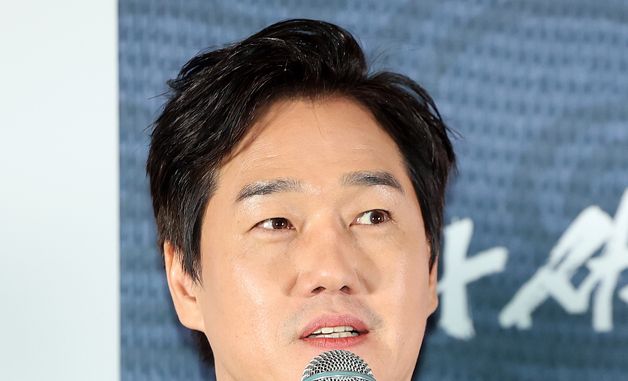 인사말 하는 유지태