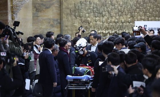 긴급 이송 거부한 장동혁 대표