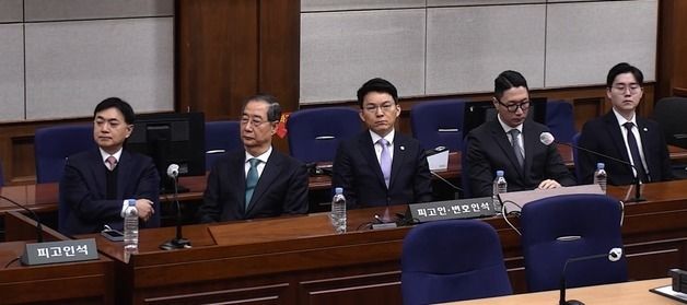 '내란 중요임무 종사', 1심 선고공판 출석한 한덕수