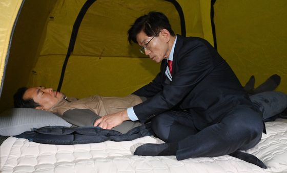 장동혁 전 대표 건강 걱정하는 김문수 전 장관