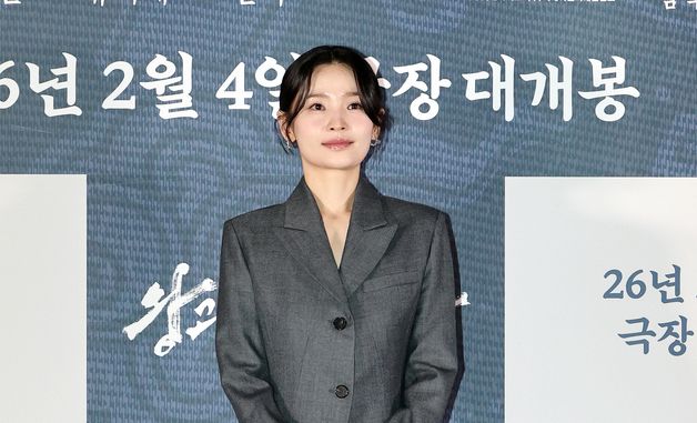 포즈 취하는 전미도