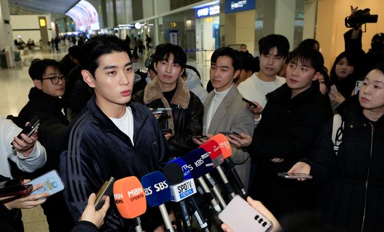 출국 전 인터뷰 갖는 이정후