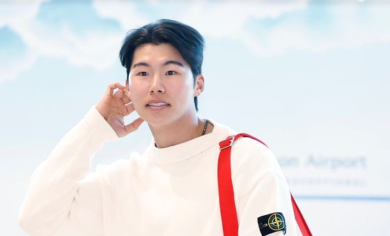 팀 합류 위해 미국 출국길 오른 김혜성