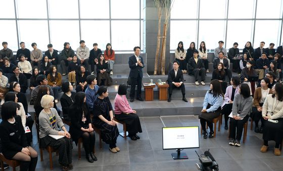 하이브 방문한 김민석 총리