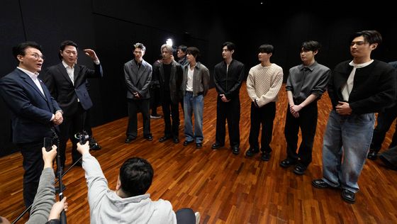 엔하이픈 만난 김민석 국무총리