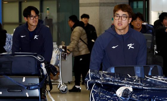 전지훈련 마치고 귀국한 안현민과 고영표