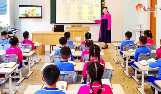 北, 낙랑구역 전진고급중학교 '실용적 교실' 조명