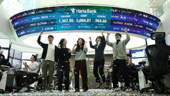 코스피 5000 넘었다, 46년 만에 대기록