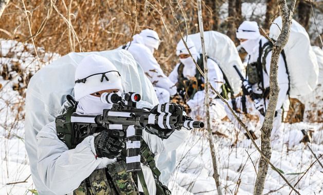 설한지 극복훈련 임하는 육군 특전사들