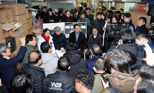 용산전자상가 상인들과 간담회하는 오세훈 시장