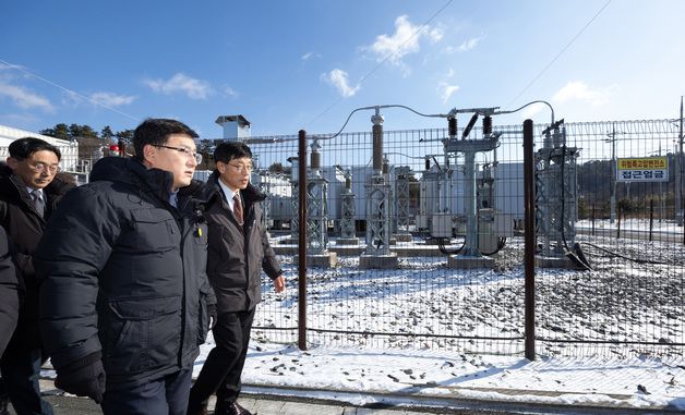 김성환 장관, 한전 전력연구원 신사업기술연구소 현장점검