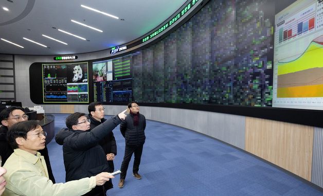 전력거래소 방문해 수급 상황 점검나선 김성환 장관