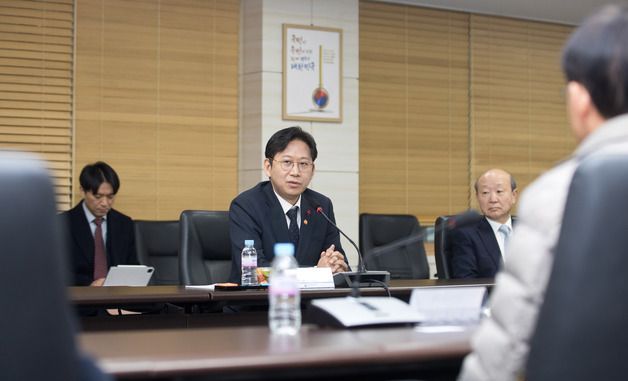 정보통신 분야 원로 간담회, 인사말하는 배경훈 부총리