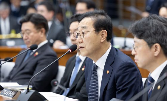 여객기 참사 국조특위 청문회 출석해 답변하는 김윤덕 장관