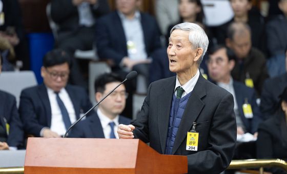 여객기 참사, 둔덕의 진실은 어디에