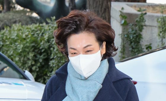 경찰 소환조사 출석하는 김병기 의원 배우자