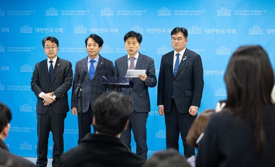 '코스피 5000' 청와대 초청 오찬 브리핑하는 오기형 위원장