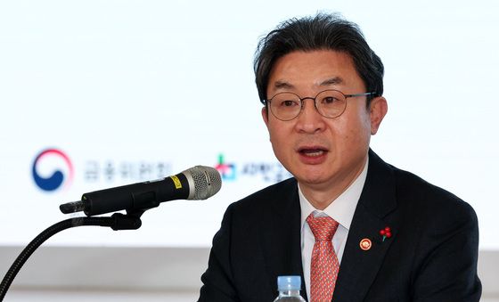 발언하는 이억원 금융위원장