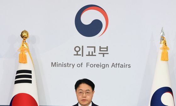 브리핑하는 이문배 외교부 부대변인