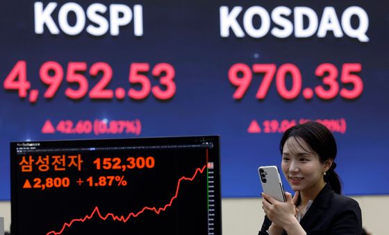 반도체가 견인한 증시, 4950선 역대 최고 종가