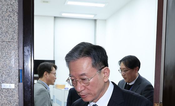 민주당 원내대표실 찾은 정성호 법무장관