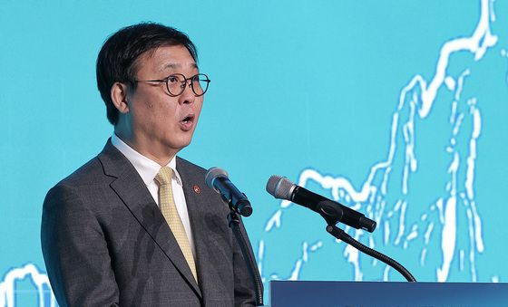 대한민국 선수단 격려하는 최휘영 장관