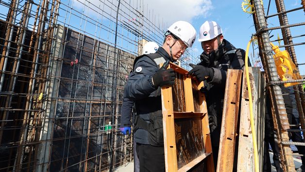 건설현장 패트롤 점검 나선 김영훈 장관