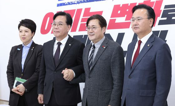 손잡은 송언석·홍익표