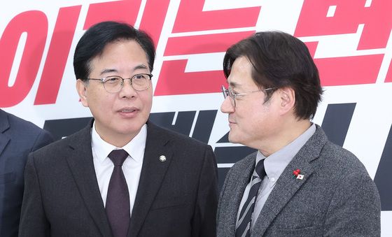 대화하는 송언석·홍익표