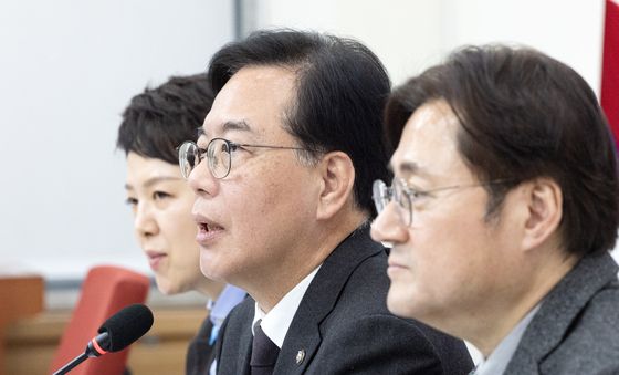 홍익표 정무수석 맞이한 송언석 원내대표