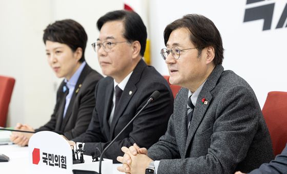 인사말하는 홍익표 정무수석