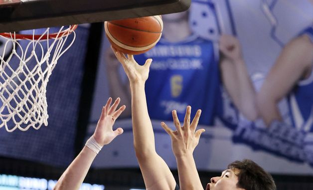 이규태, 깔끔한 골밑슛