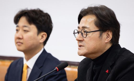 이준석 대표 만난 홍익표 청와대 정무수석