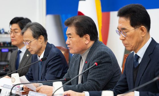 모두 발언하는 소병훈 민주당 정년연장특별위원장