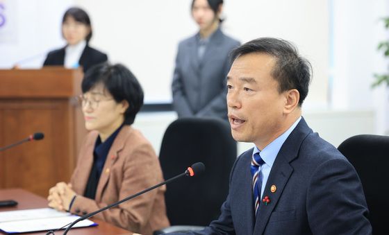 인사말하는 김종철 방미통위원장