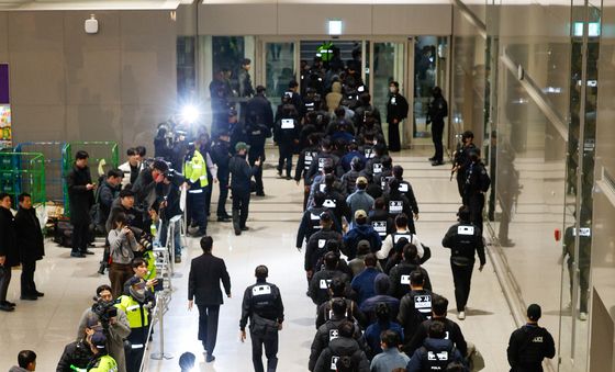 캄보디아 대규모 스캠 범죄 일당 강제 소환