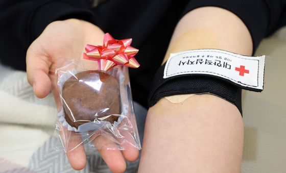 헌혈하고 '두쫀쿠' 받았습니다