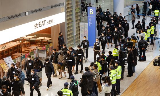 캄보디아 스캠 사기단 73명 강제 송환