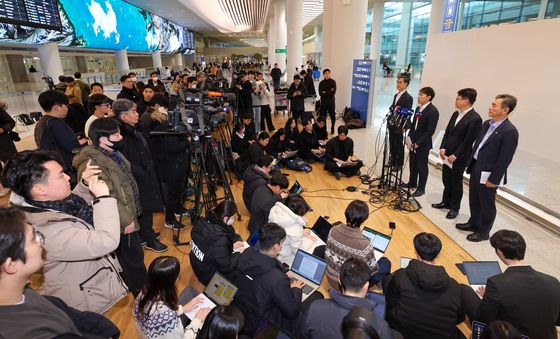 캄보디아서 로맨스 스캠 등 범죄 저지른 73명 강제 송환